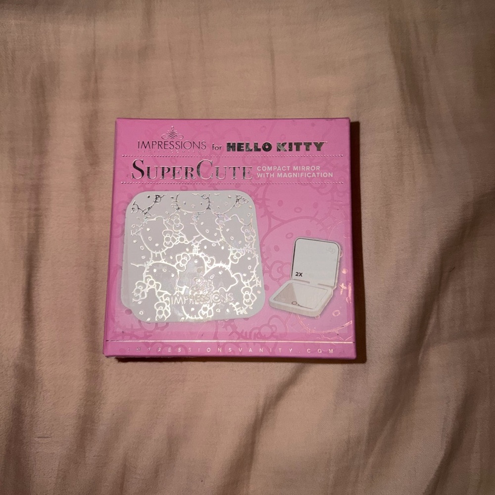 Impressions for Hello Kitty Super Cute Compact Mirror
